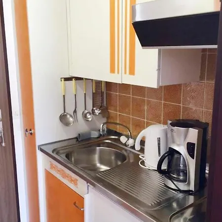 Apollo Apartment